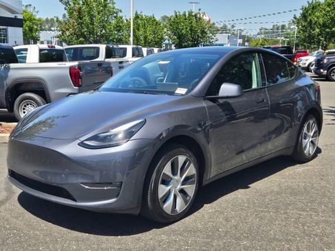Used 2023 Tesla Model Y Long Range AWD/4WD image 8