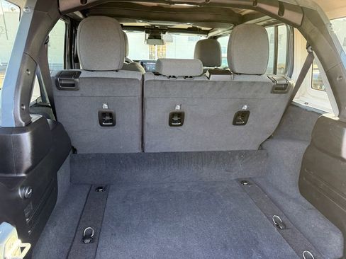 Used 2024 Jeep Wrangler Unlimited w/ Convenience Group AWD/4WD image 20