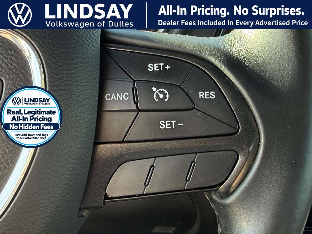 Used 2015 Dodge Challenger SXT RWD image 17
