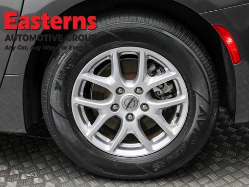 Used 2023 Chrysler Pacifica Touring-L image 8