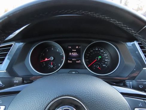 Used 2019 Volkswagen Tiguan SE image 24