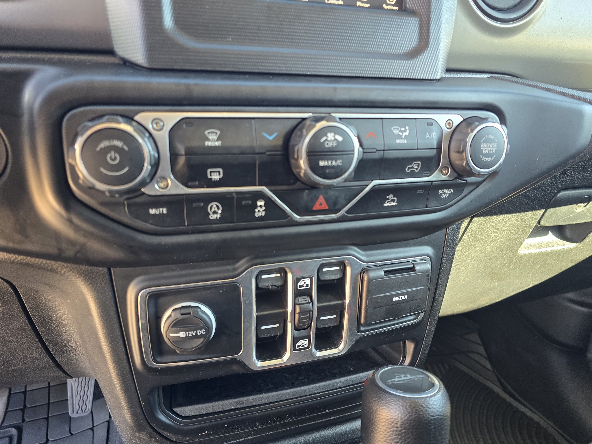 Used 2023 Jeep Gladiator Sport AWD/4WD image 22