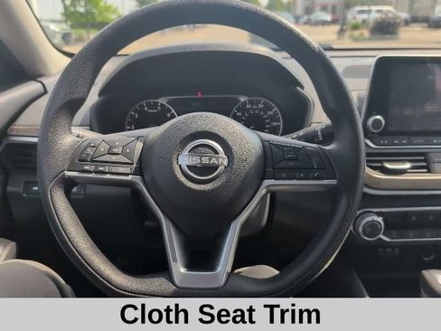 Used 2024 Nissan Altima 2.5 SV FWD image 8