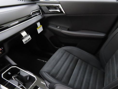 New 2025 Mitsubishi Outlander SE image 19