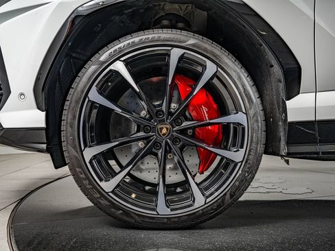 Used 2022 Lamborghini Urus AWD/4WD image 10