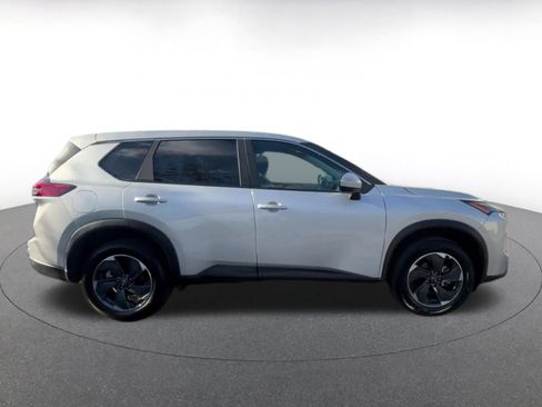 Used 2025 Nissan Rogue SV image 16