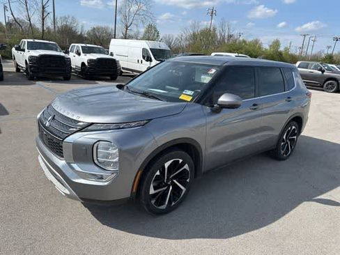 Used 2024 Mitsubishi Outlander SE image 13