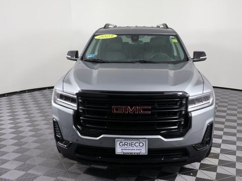 Used 2023 GMC Acadia SLT w/ Elevation Edition image 3