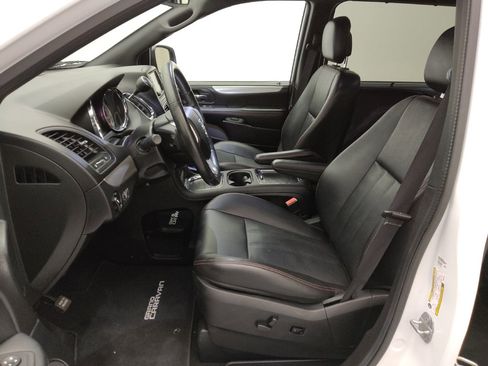 Used 2018 Dodge Grand Caravan GT FWD image 17