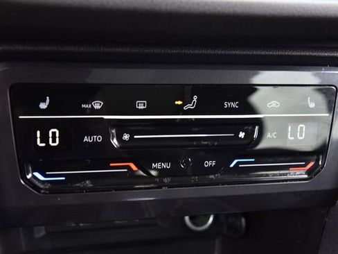 Certified 2023 Volkswagen Tiguan SE w/ Panoramic Sunroof Package FWD image 15