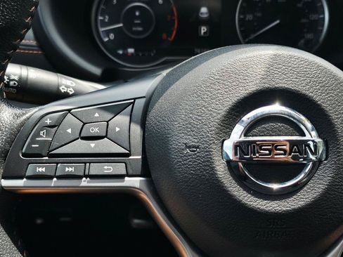 Used 2019 Nissan Kicks SR w/ SR Premium Package FWD image 27