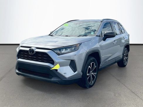 Used 2021 Toyota RAV4 LE FWD image 3
