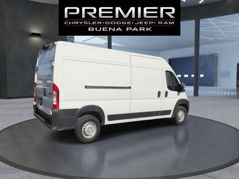 Used 2025 RAM ProMaster 3500 w/ Convenience Group FWD image 2