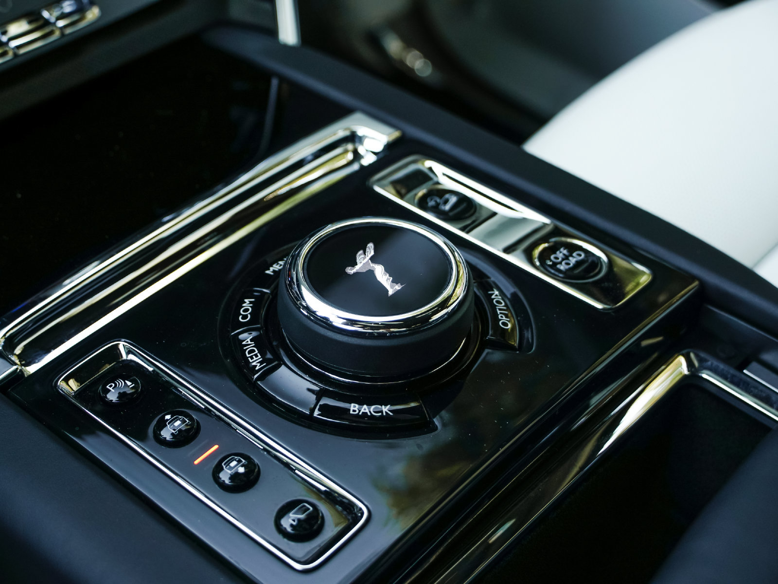 Certified 2024 Rolls-Royce Cullinan w/ Cullinan Package AWD/4WD image 15