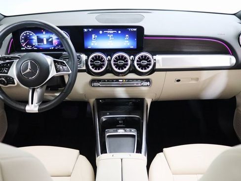 Certified 2025 Mercedes-Benz GLB 250 4MATIC image 19