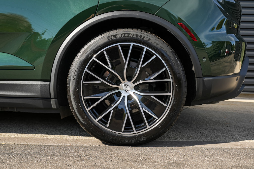 Certified 2026 Porsche Macan 4 Electric AWD/4WD image 12