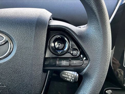 Used 2019 Toyota Prius LE w/ Carpet Mat Package image 23