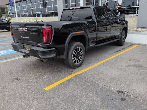 Used 2022 GMC Sierra 2500 AT4 w/ AT4 Premium Plus Package AWD/4WD image 4