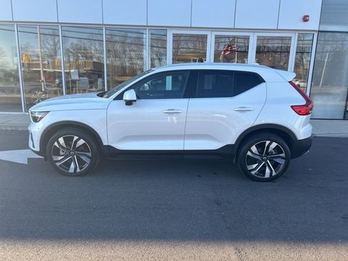 Certified 2025 Volvo XC40 B5 Plus AWD/4WD image 2