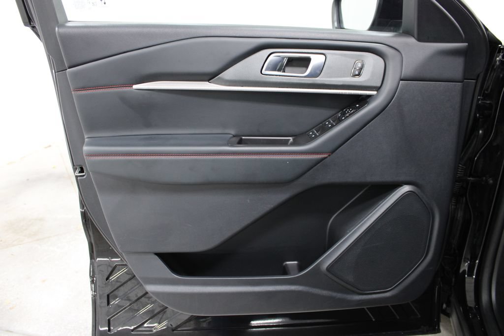 Used 2025 Ford Explorer ST-Line AWD/4WD image 16