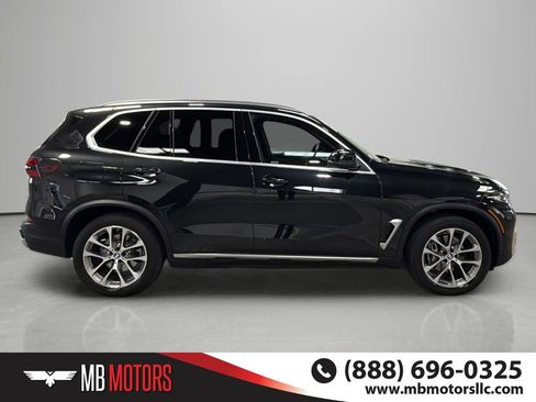 Used 2024 BMW X5 xDrive40i AWD/4WD image 3