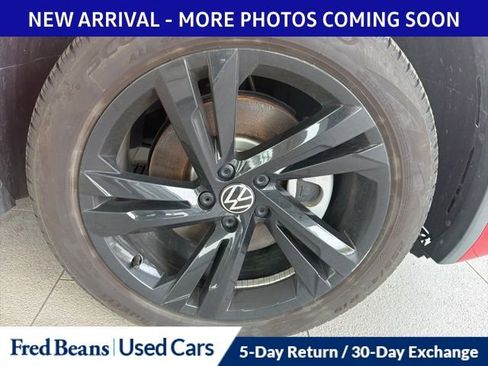 Used 2024 Volkswagen Tiguan SE R-Line AWD/4WD image 9