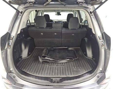 Used 2018 Toyota RAV4 LE w/ All Weather Liner Package AWD/4WD image 28