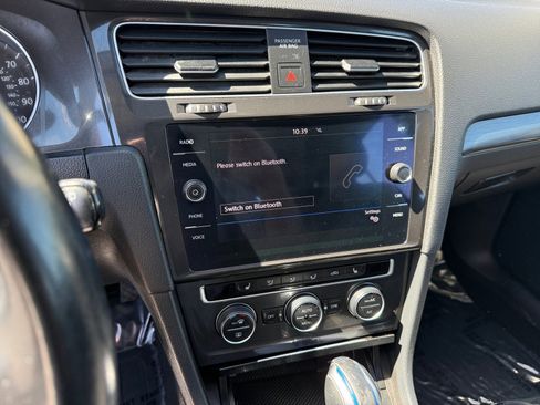 Used 2019 Volkswagen e-Golf SE w/ Driver Assistance Package FWD image 12