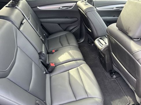 New 2025 Cadillac XT6 Luxury image 34