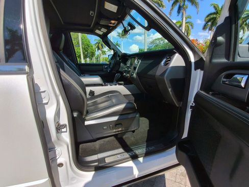 Used 2017 Ford Expedition Platinum RWD image 40