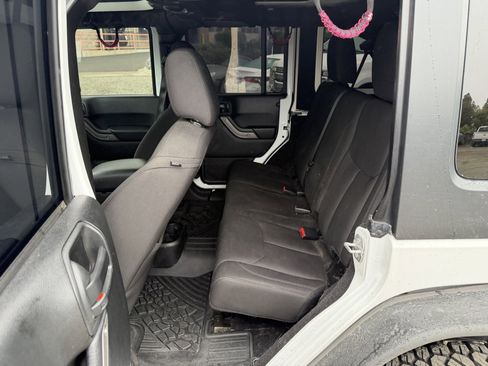 Used 2018 Jeep Wrangler Unlimited Sport S image 12