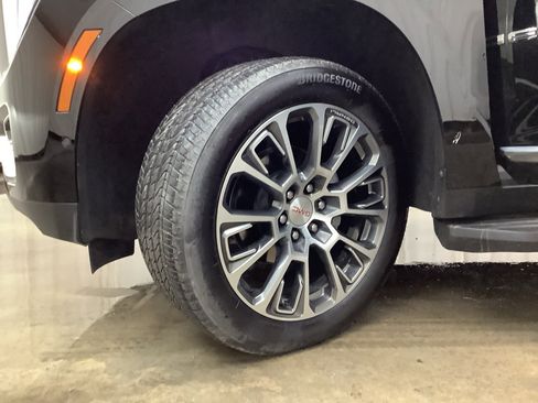 Used 2025 GMC Yukon Denali w/ Advanced Technology Package AWD/4WD image 30