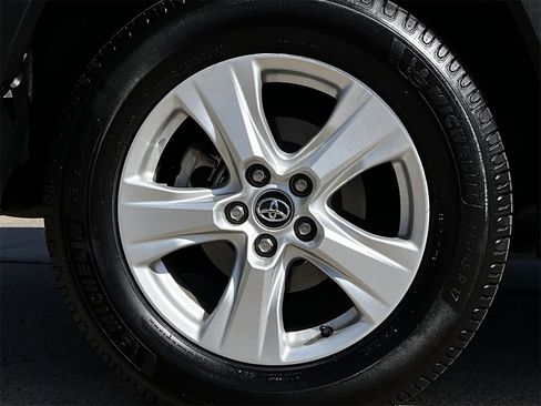 Used 2020 Toyota RAV4 XLE w/ Convenience Package image 31