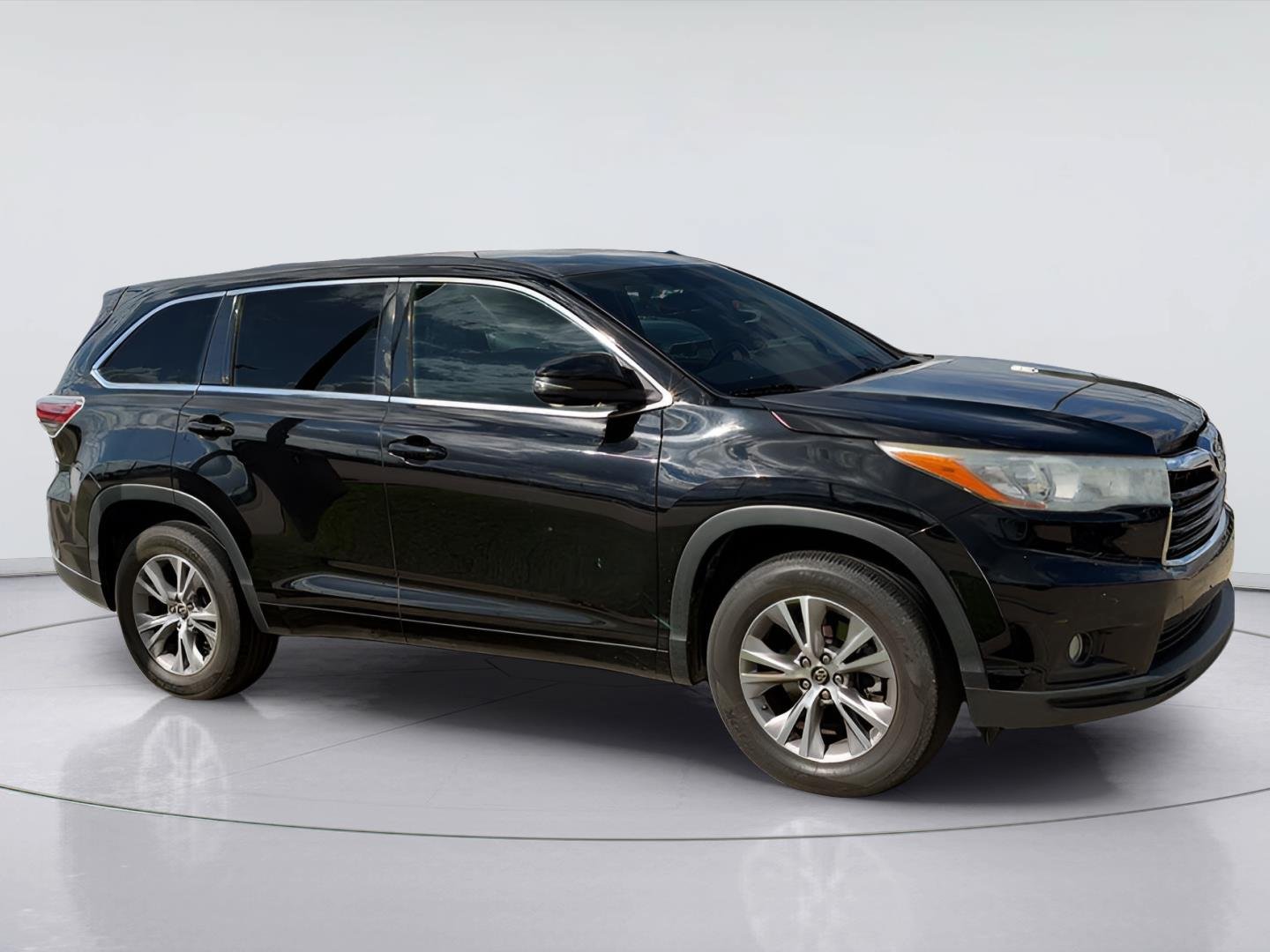 Used 2016 Toyota Highlander Plus FWD image 4