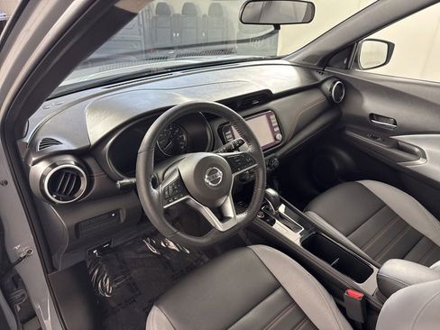 Used 2021 Nissan Kicks SR w/ SR Premium Package FWD image 13