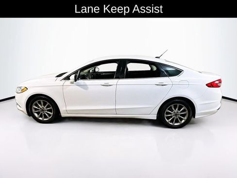 Used 2017 Ford Fusion SE FWD image 3