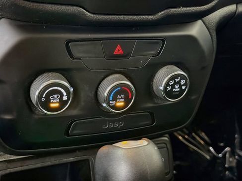 Used 2020 Jeep Renegade Sport FWD image 17