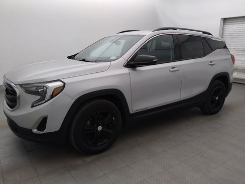 Used 2020 GMC Terrain SLE w/ Driver Convenience Package FWD image 2