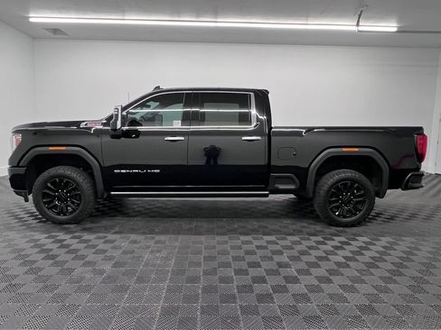 Used 2021 GMC Sierra 2500 Denali w/ Denali Black Diamond Edition AWD/4WD image 2