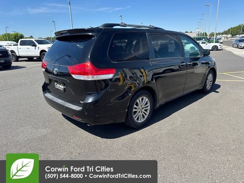 Used 2011 Toyota Sienna XLE w/ XLE Navigation Pkg FWD image 7