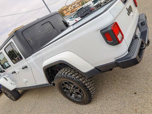 Used 2021 Jeep Gladiator Willys image 10