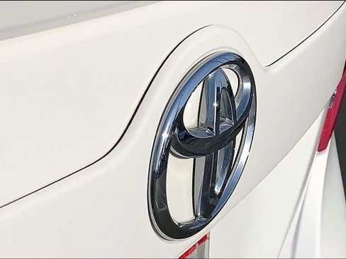 Used 2012 Toyota Camry SE FWD image 29