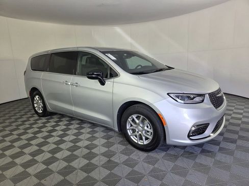 New 2026 Chrysler Pacifica Select FWD image 2