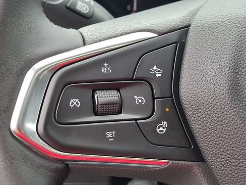Used 2024 Chevrolet Trax LT w/ Sunroof Package FWD image 22