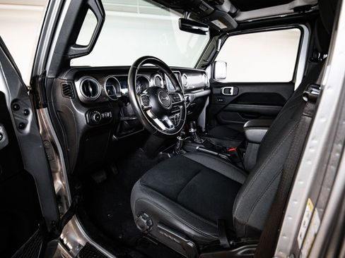 Used 2020 Jeep Wrangler Unlimited Sahara AWD/4WD image 4
