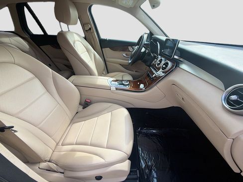 Used 2019 Mercedes-Benz GLC 300 image 29