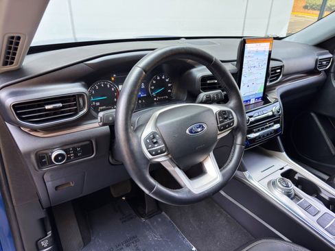 Used 2023 Ford Explorer Limited w/ Limited Technology Package RWD image 13