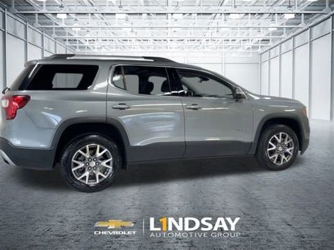 Used 2023 GMC Acadia SLT image 2