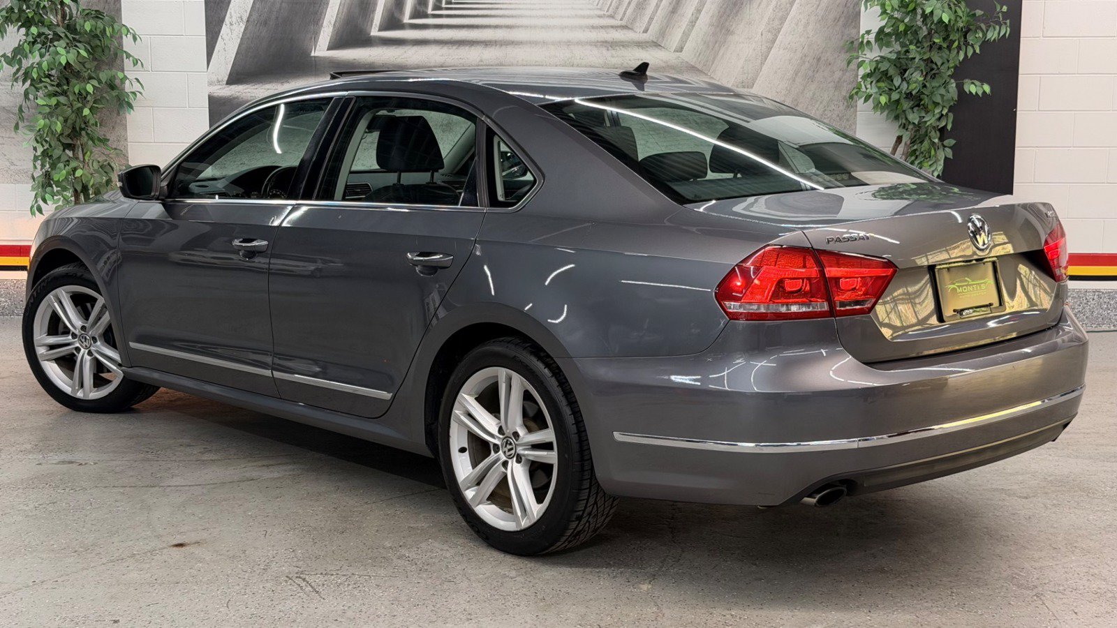 Used 2014 Volkswagen Passat 3.6 SEL Premium FWD image 4