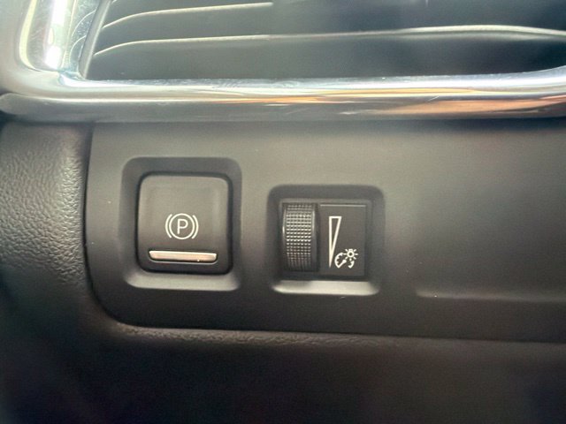 Used 2020 Cadillac XT4 Premium Luxury w/ Enhanced Visibility Package FWD image 29